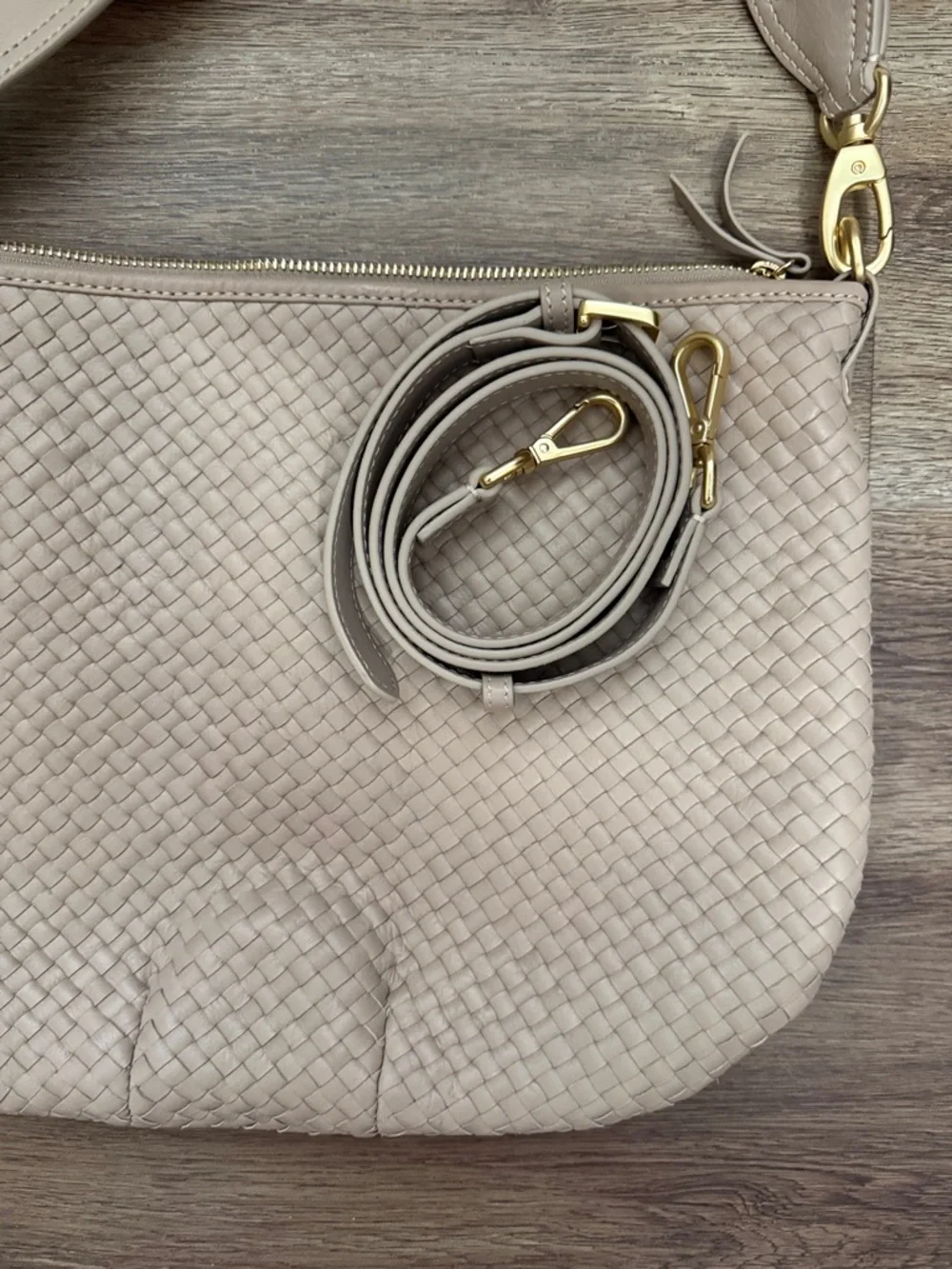 Quince Beige Woven Leather Shoulder Bag with Gold Hardware - SIZE LARGE - Picture 5 of 8